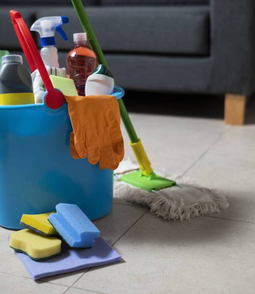 bodegon-de-herramientas-de-limpieza2